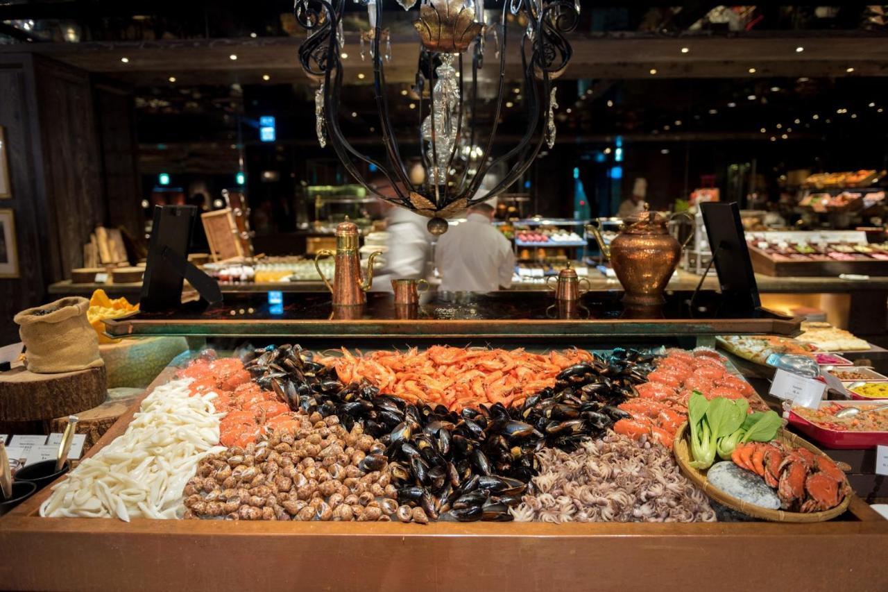 فندق باليه دو شاين تايبيه المظهر الخارجي الصورة Seafood buffet at a restaurant